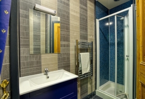 1 Ensuite Bathroom
