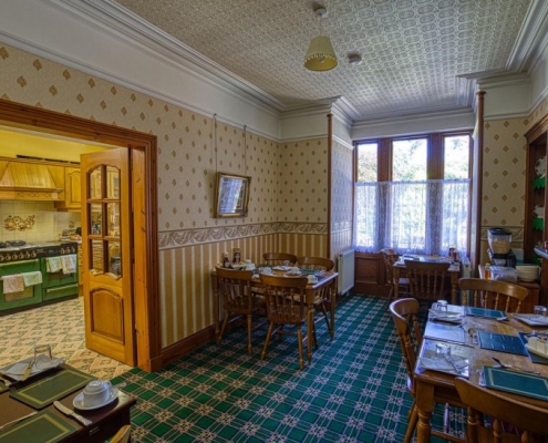 5 B&B Breakfast room