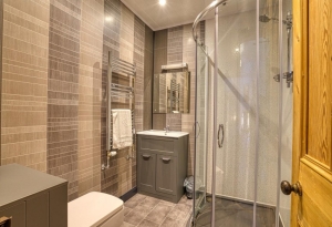 Ensuite Facilities Room 4